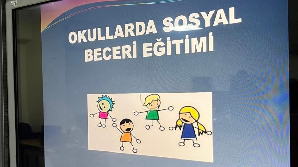 okul psikolojik danışmanımız Aleyna ÇELİK, okullarda sosyal beceri eğitimi konulu öğretmen semineri vermiştir.